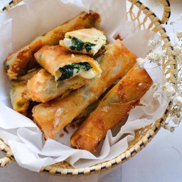 ปอเปี๊ยะผักโขมชีส