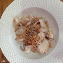 ปลาหมึกกระเทียม กับข้าว