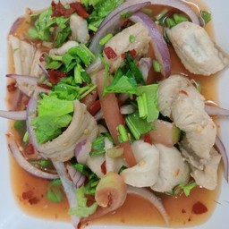 ยําเนื้อปลากระพงทะเล