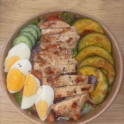 สลัดผักอกไก่พริกไทยดำ+ไข่ต้ม+ฟักทองญี่ปุ่น