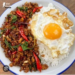 ข้าวกะเพราหมูสับคู่ไข่ดาว