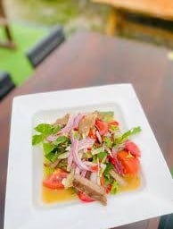 ยำคอหมูย่าง