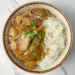 ข้าวหน้าหมูผัดซอสเทริยากิ