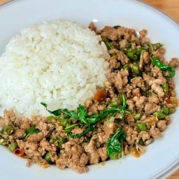 ลุงกะเพรา ตามสั่งรสเด็ด