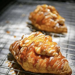 croissant macadamia