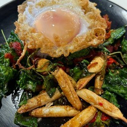 กระเพราปูไข่ดาว