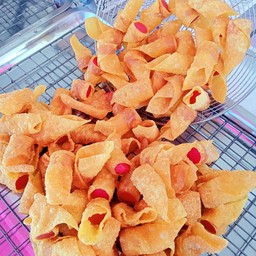 เกี๊ยวไส้กรอกแดง