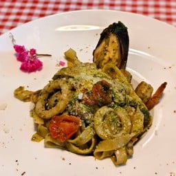 Seafood pasta marinara