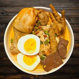 ก๋วยเตี๋ยวไก่ต้มยำ+น่อง+ไข่