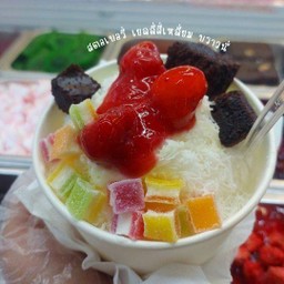 บิงซูนม สตอเบอรี่ บราวนี่ เยลลี่สี่เหลี่ยม