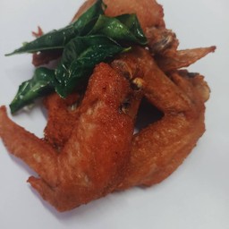 ปีกไก่ทอดน้ำปลา น้ำจิ้มแจ่ว