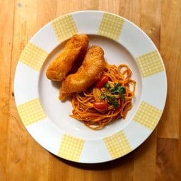 สปาเก๊ตตี้ไก่กรอบซอสแดง