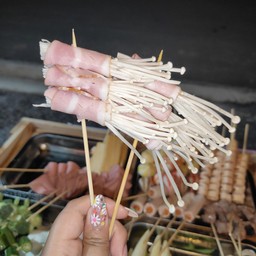 เห็ดเข็มพันเบคอน