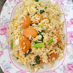 ข้าวผัดใส้กรอก