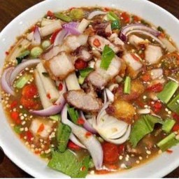 ยำสามชั้นทอด