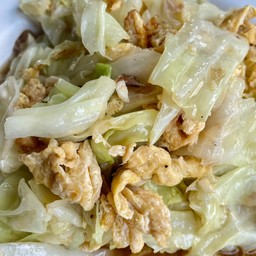 ผัดกระหล่ำปีใส่ไข่  (กับข้าว)