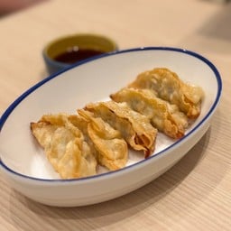 เกี๊ยวซ่า หมู หรือ ไก่ 