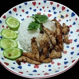 หมูทอดกะเทียม