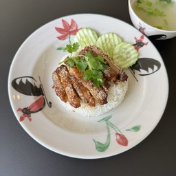 ข้าวไก่ย่างคลุกฝุ่น