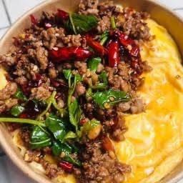 กะเพราพริกแห้งหมูสับ+ไข่ข้น