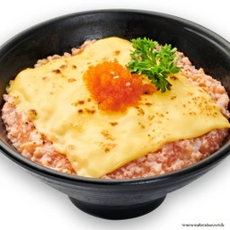 ข้าวหน้าแซลมอนสับเบิร์นชีส