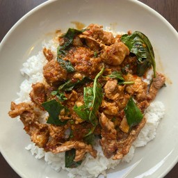 ผัดพริกแกงหมู