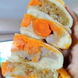 ขนมเปี๊ยะ ไข่ทะลัก 5 ฟอง