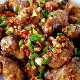 ข้าวซี่โครงตุ๋นผัดพริกเกลือ