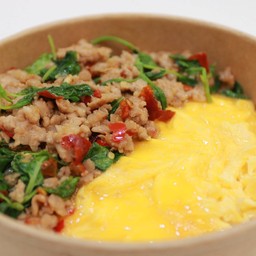 ข้าวกะเพราหมูสับ ไข่ข้น