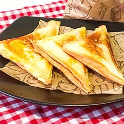 แซนวิซเนยนมน้ำตาล (คู่ละ)