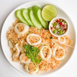 ข้าวผัดปลาหมึก