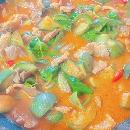 แกงกะทิหมูมะเขือเปราะ