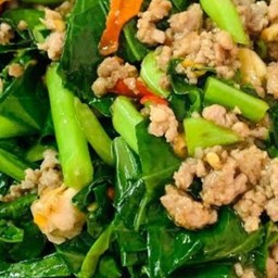 คะน้าหมูสับ