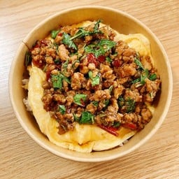 ข้าวไข่ข้นผัดกะเพราหมูสับ