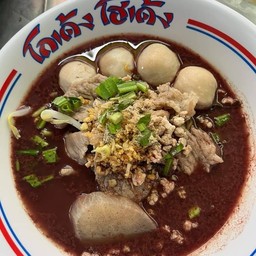 ก๋วยเตี๋ยวโกเด้งตลาดนัดสังกะสี หน้าไทฟู้ดตลาดนัดสังกะสี