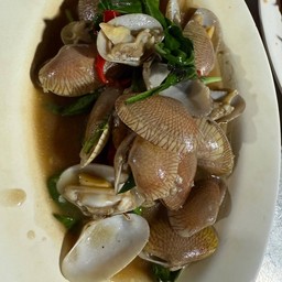 หอยลายผัดน้ำมันหอย