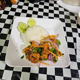 ข้าวยำไก่แซ่บ