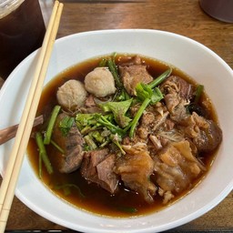 ก๋วยเตี๋ยวเนื้อตุ๋น