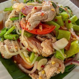 ตำก๋วยเตี๋ยวเส้นเล็กหมู