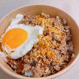 ข้าวหมูสับกระเทียมไข่ดาว