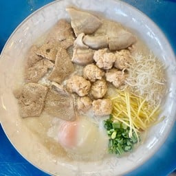 โจ๊กหมูทุกอย่าง(หมู ตับ ใส้+ไข่)