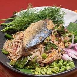C01 ยำขนมจีนปลาทู /Deep-Fried mackerel with rice noodle Spicy salad.