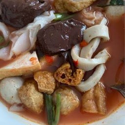 ก๋วยเตี๋ยวเย็นตาโฟเนื้อตุ๋น