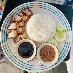 ข้าวหน้าหมูกรอบน้ำจิ้มซีฟู๊ด