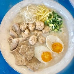 โจ๊กหมูไข่เค็ม (หมู ตับ ใส้)