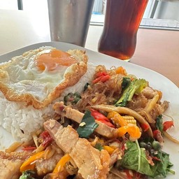 ข้าวผัดขี้เมาหมูกรอบ