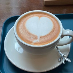 ชาไทยลาเต้ร้อน