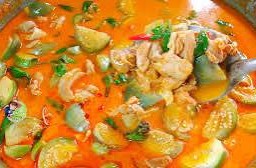 แกงเผ็ดไก่ใส่มะเขือ (กับข้าว)