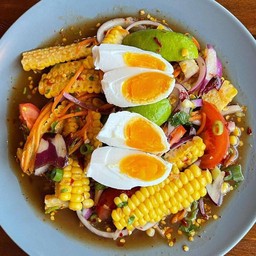 ยำข้าวโพดไข่เค็ม
