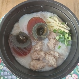 โจ๊กหมูสับ+ไข่เยี่ยวม้า